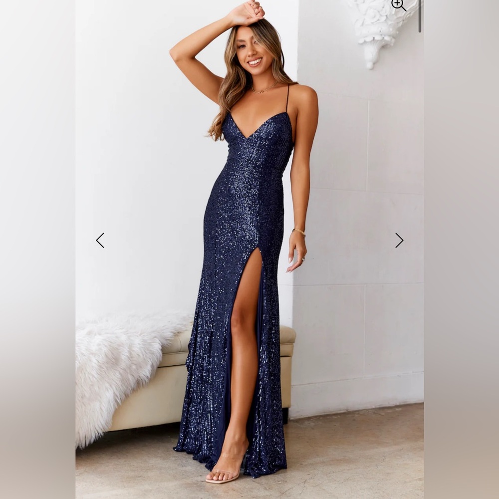 HELLO MOLLY
DEAR EMILIA SHIMMER LAKE MAXI DRESS NAVY SEQUINS